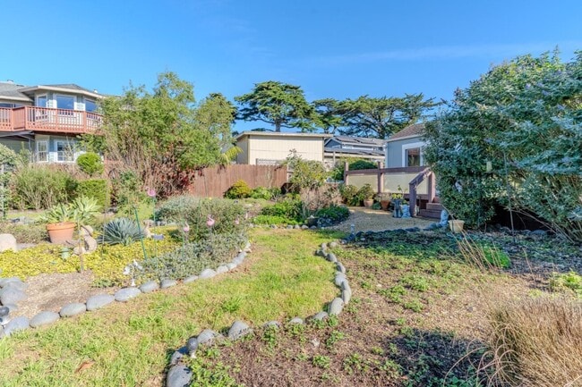 Building Photo - 1448 Sunshine Valley Rd