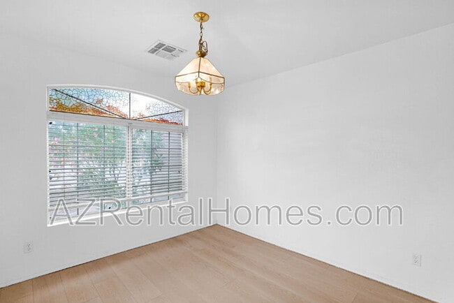 Building Photo - 882 E Monterey St