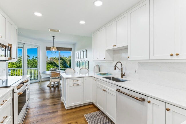 Building Photo - 786 Beach View Dr