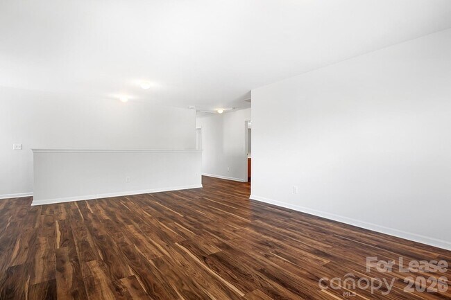 Building Photo - 2059 Blue Iris Dr