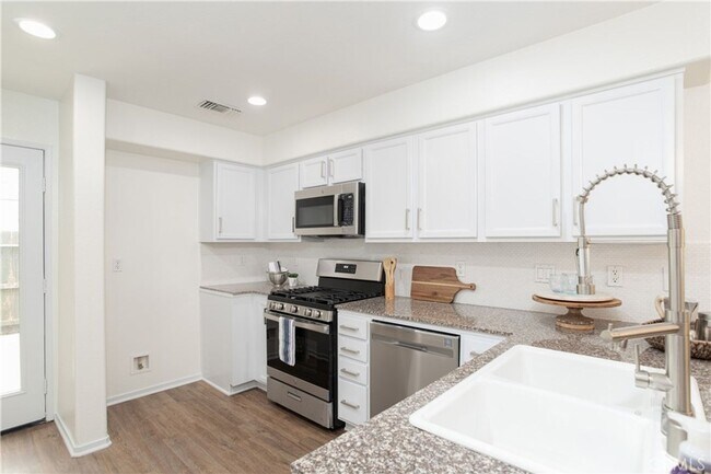 Building Photo - 1425 Crown Cir