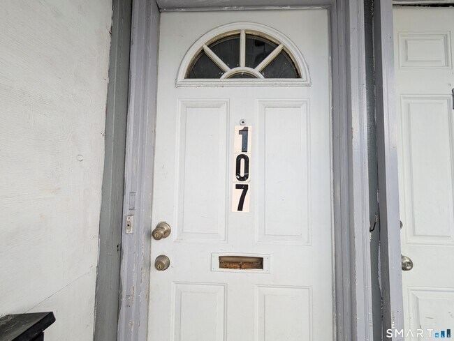 Building Photo - 107 Catherine St