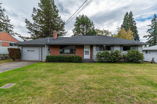 Building Photo - 3 Bedroom Single Story House w/Large Fence...