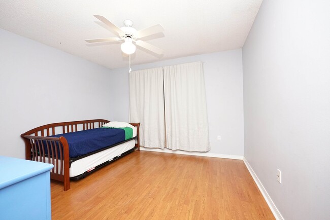 Building Photo - Silver Oaks Community