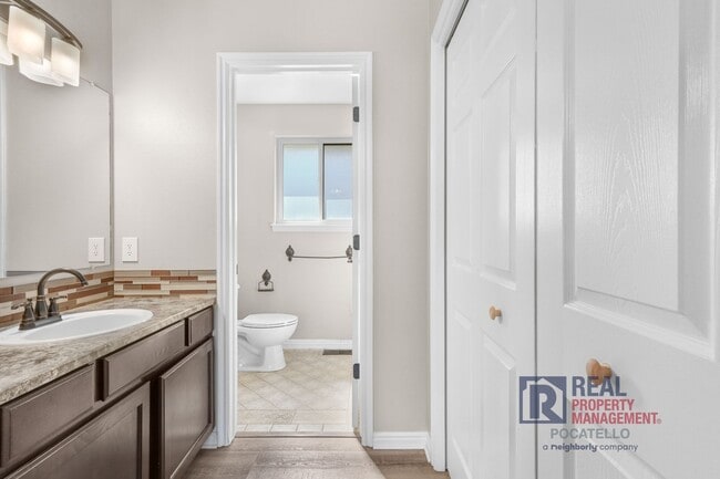 Building Photo - Beautiful 4 Bedroom Single Family Home For...
