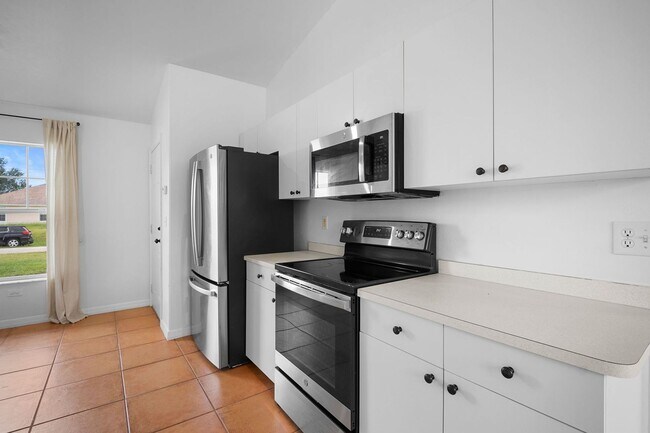 Building Photo - Well maintained Single family home 2 bed 2...