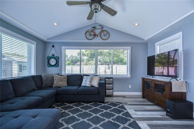 Building Photo - 5635 24th Ave N