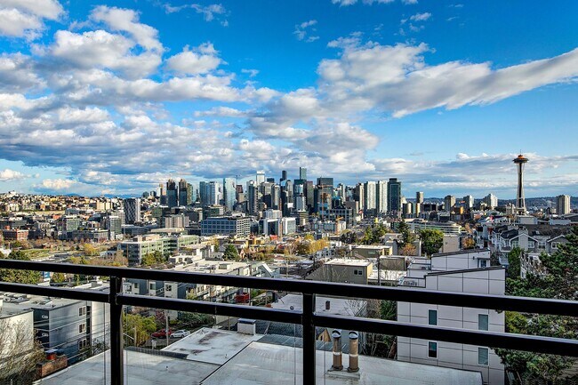 Building Photo - Stunning Queen Anne Home - Incredible Views! Available 10/1/2026!