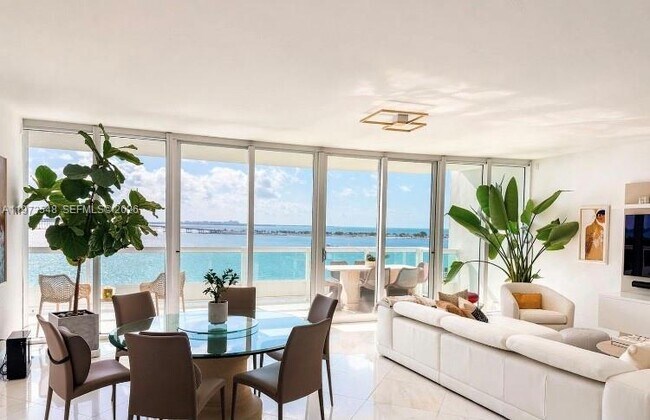 Building Photo - 1643 Brickell Ave