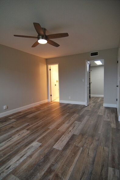 Main bedroom - 729 Lori Dr
