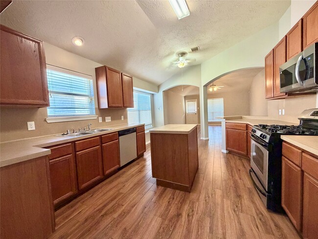 Building Photo - 11807 Green Colling Park Dr