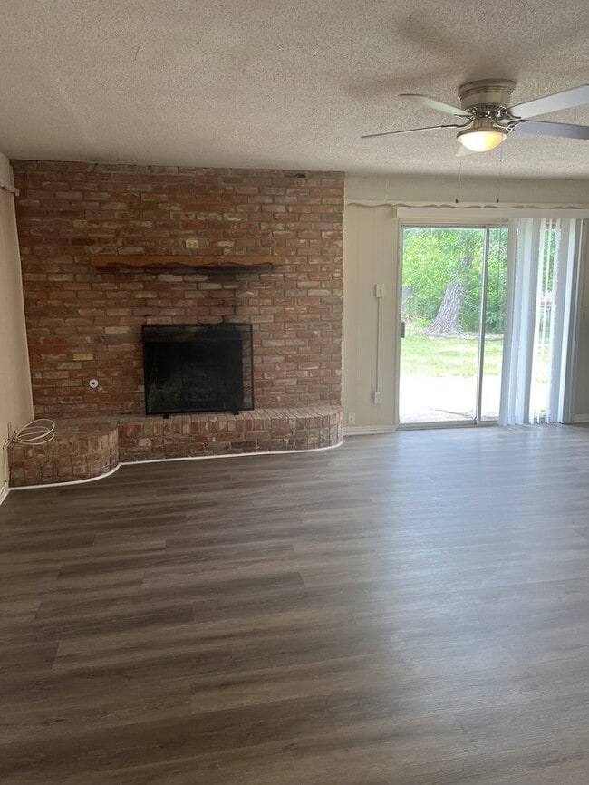 Building Photo - 361 Heirloom Dr