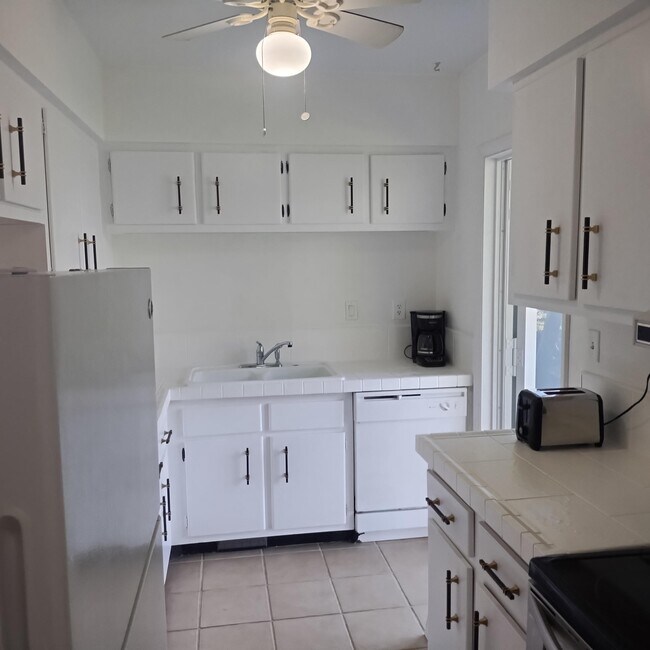 Building Photo - 2700 Banyan Rd