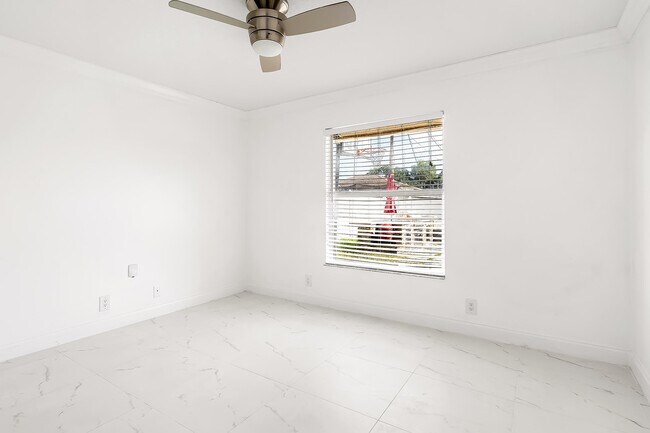 Building Photo - 2962 SW Coastal Terrace