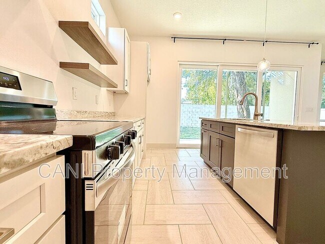 Building Photo - 728 Ellwood Ave