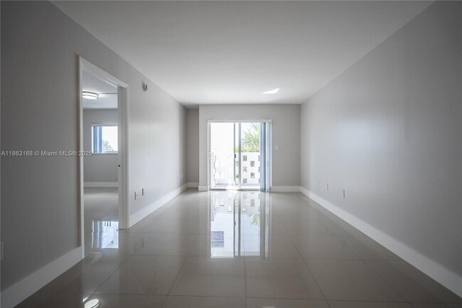 Building Photo - 1986 Biarritz Dr