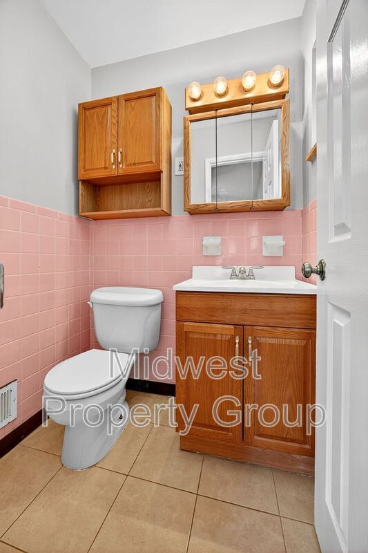 Building Photo - 1225 Night Dr