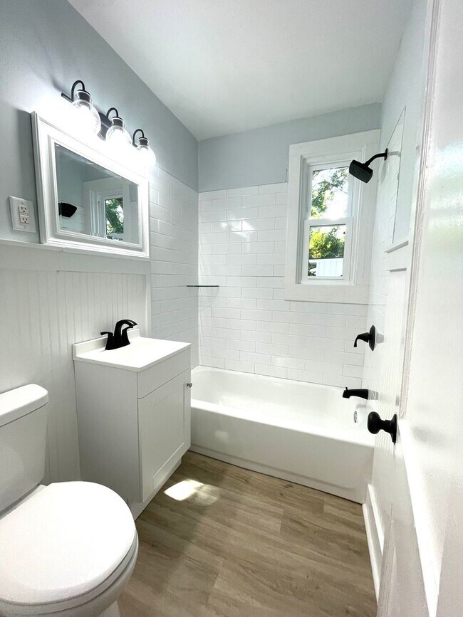 Building Photo - 2755 E Surrey Dr