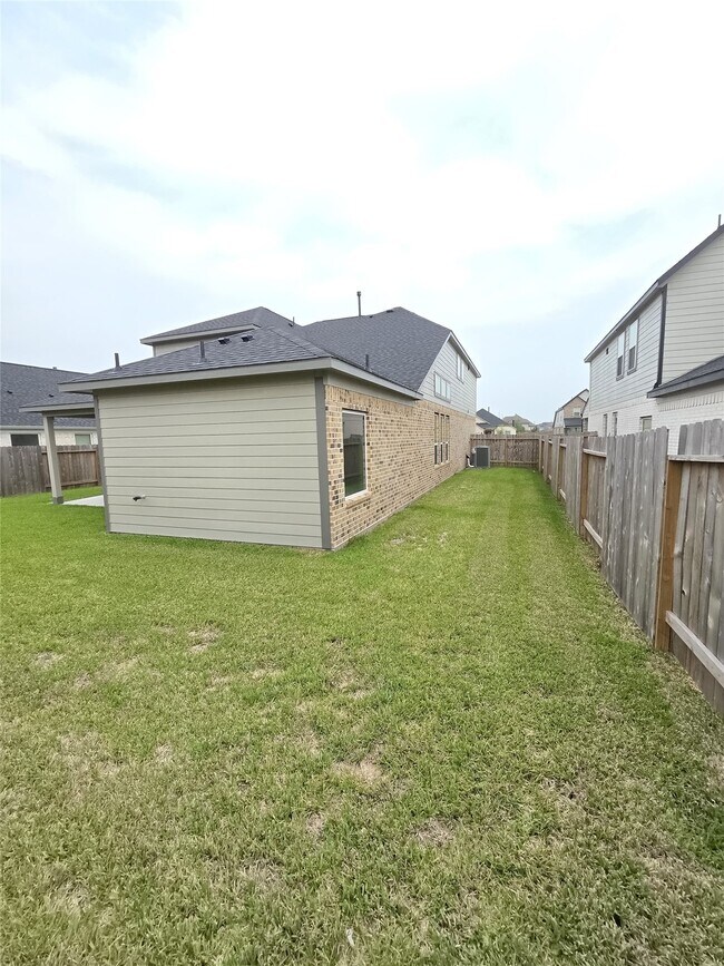 Building Photo - 3230 Tilley Dr