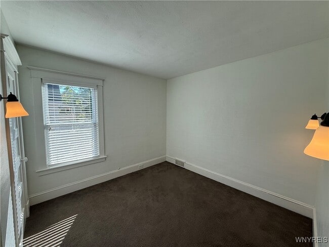 Building Photo - 95 Inwood Pl