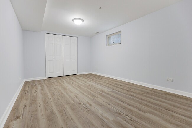 Building Photo - 2931 N 76th Ave