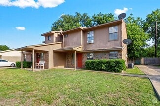 Building Photo - 2425 Lakeview Cir
