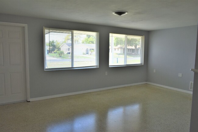 Building Photo - Updated Annual 2/1 on Overbrook Rd