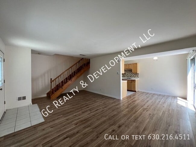 Building Photo - 1800 Jamestown Cir