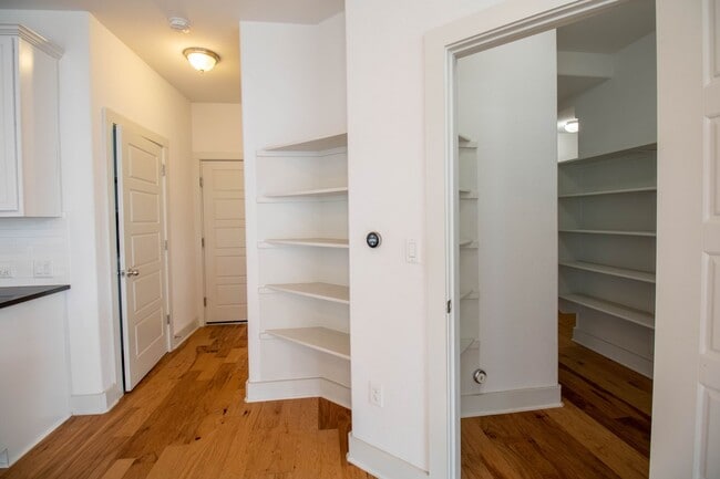 Building Photo - Amazing and peaceful 3/2.5 home in Austin!