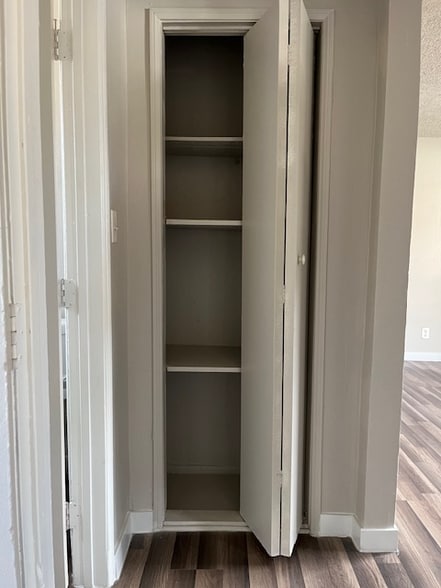 Building Photo - 517 W 84th St