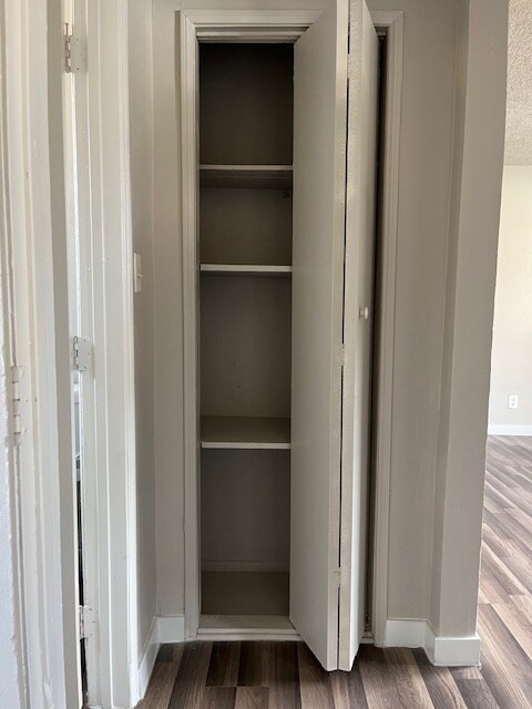 Building Photo - 517 W 84th St