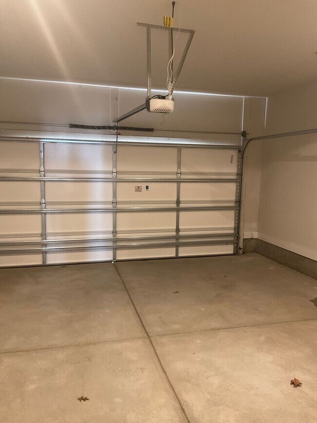 Building Photo - Welcome to this charming two-story townhome in the heart of Belmont, NC.