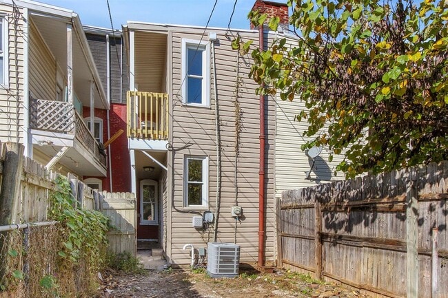 Building Photo - Charming 3 Bed, 1.5 Bath Home in York Pa!