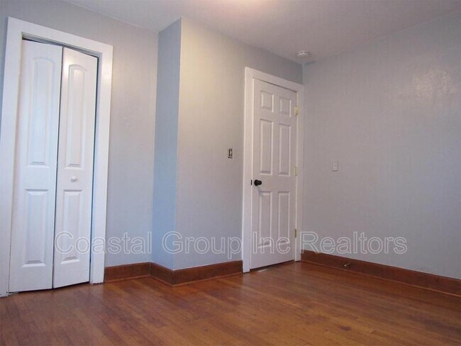 Building Photo - 1537 E Ocean View Ave