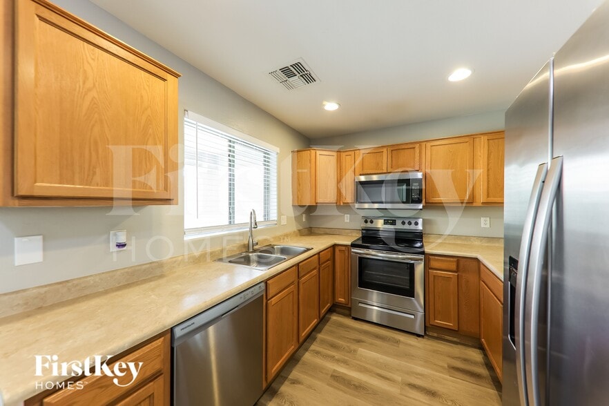 Building Photo - 14088 W Larkspur Dr