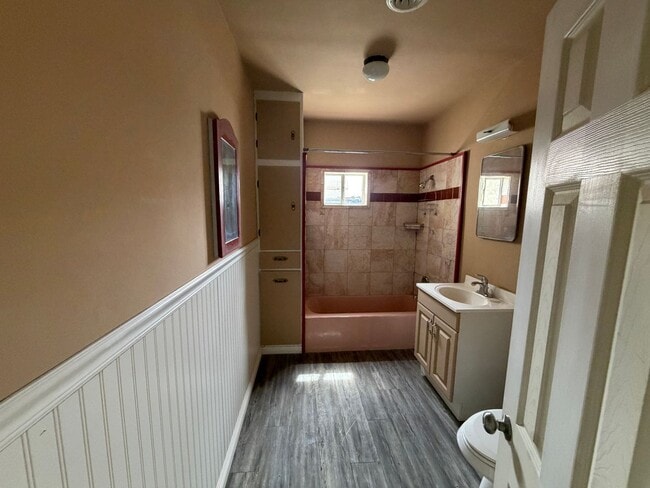 Building Photo - Charming and spacious Needles home