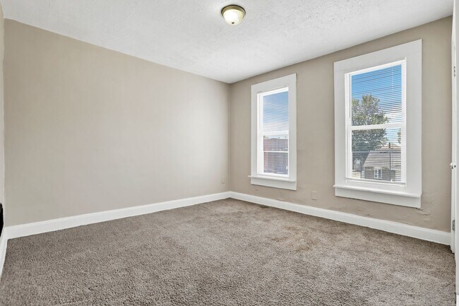 Building Photo - 498-500-500 N Champion Ave