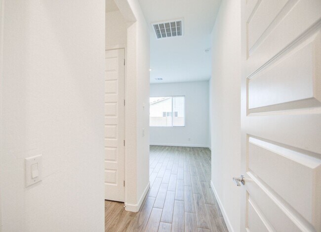 Building Photo - NEW 4 Bedroom home in Phoenix!