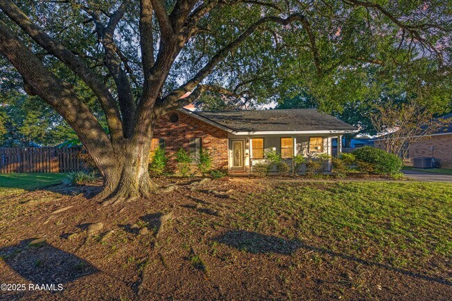 Building Photo - 115 Meadow Glen Dr