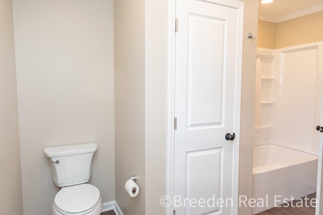 Building Photo - 212 NC-126