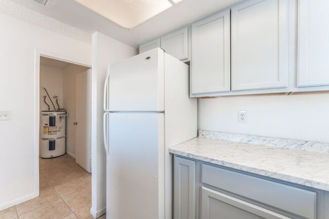Building Photo - Downstairs unit B. One of a Kind Apartment with 2 bedrooms and 2 bathrooms with Laundry Room, Vie...