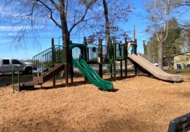 Building Photo - 10796 Royal Magnolia Dr