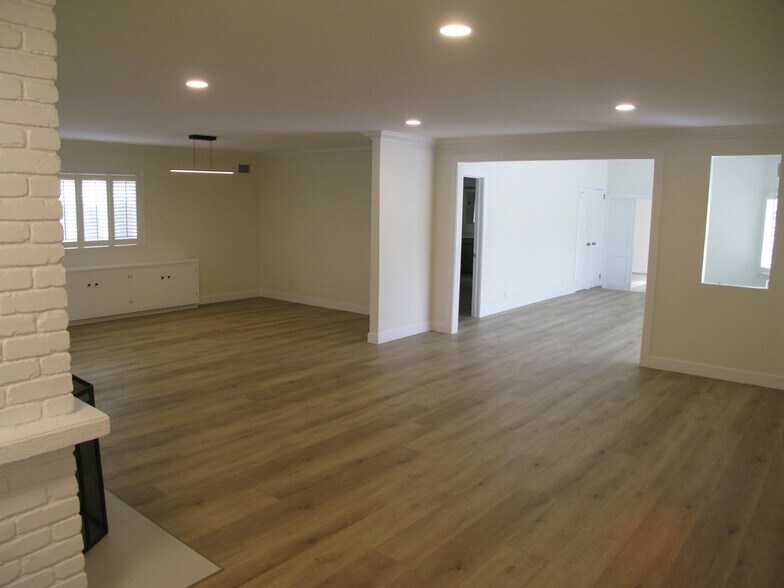Building Photo - 5137 E Vista Hermosa St