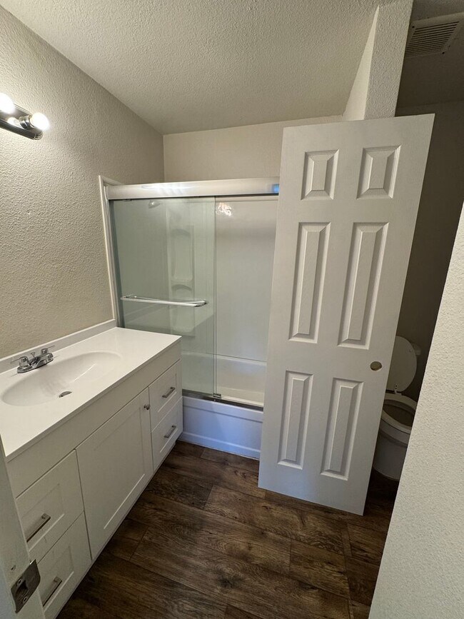 Building Photo - 4 bed 2 bath in Merced available now