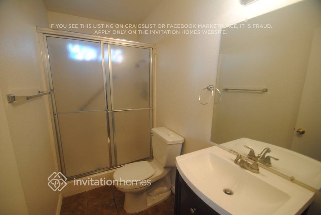 Building Photo - 656 S Robin Ln