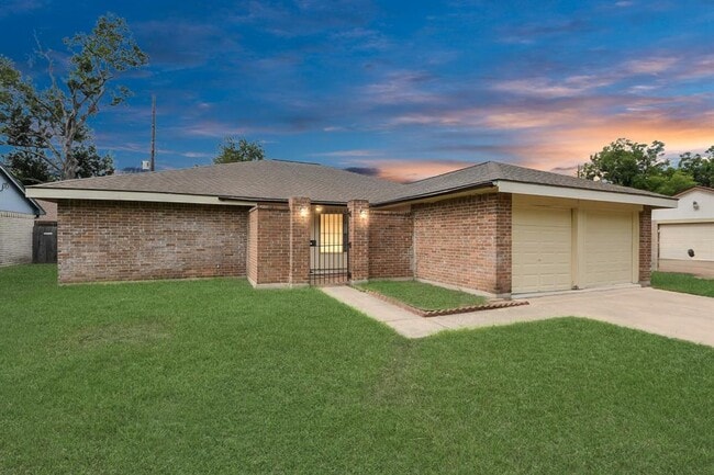 Primary Photo - 13610 Piney Oaks Dr