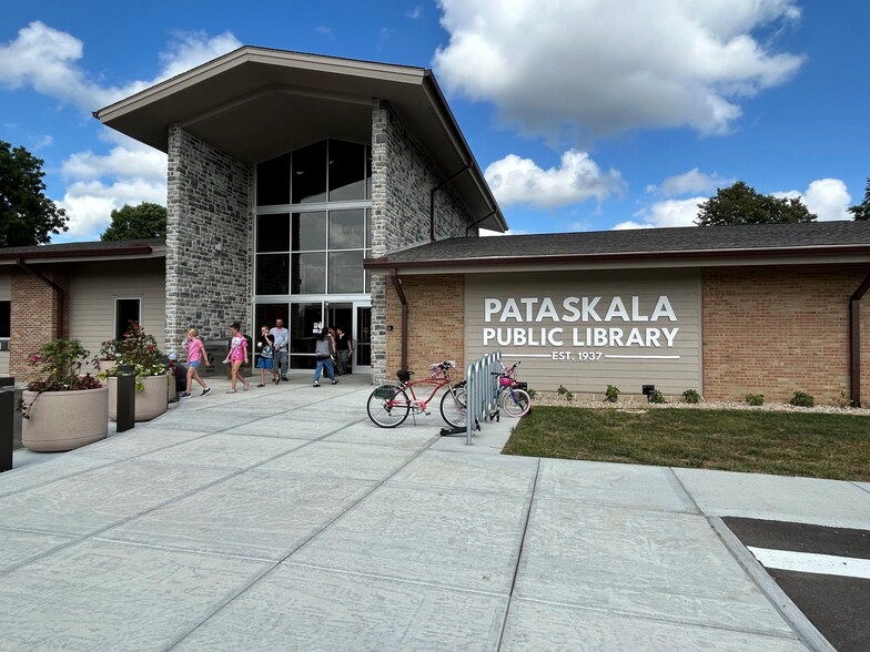 Public Library - 392 Race St