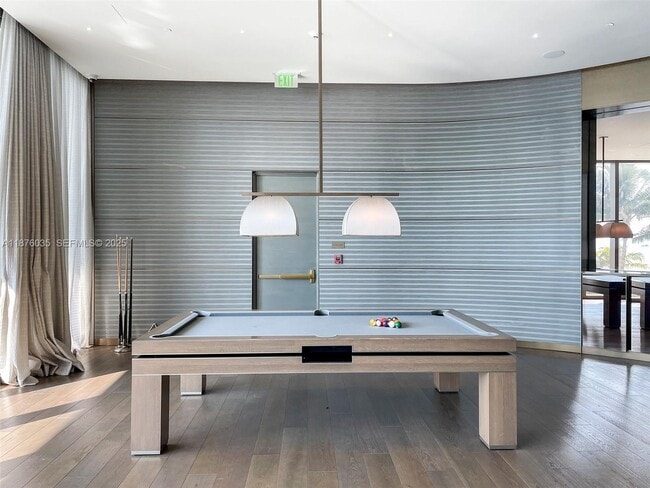 Building Photo - 18975 Collins Ave