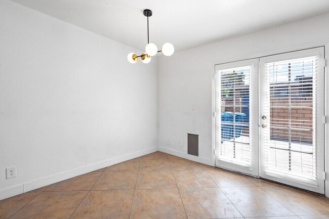 Building Photo - SPACIOUS 3BEDROOM TOWNHOUSE IN 89103