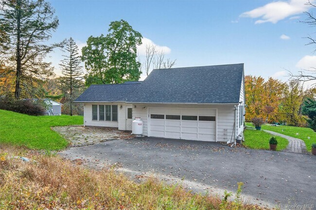 Building Photo - 108 Circle Dr